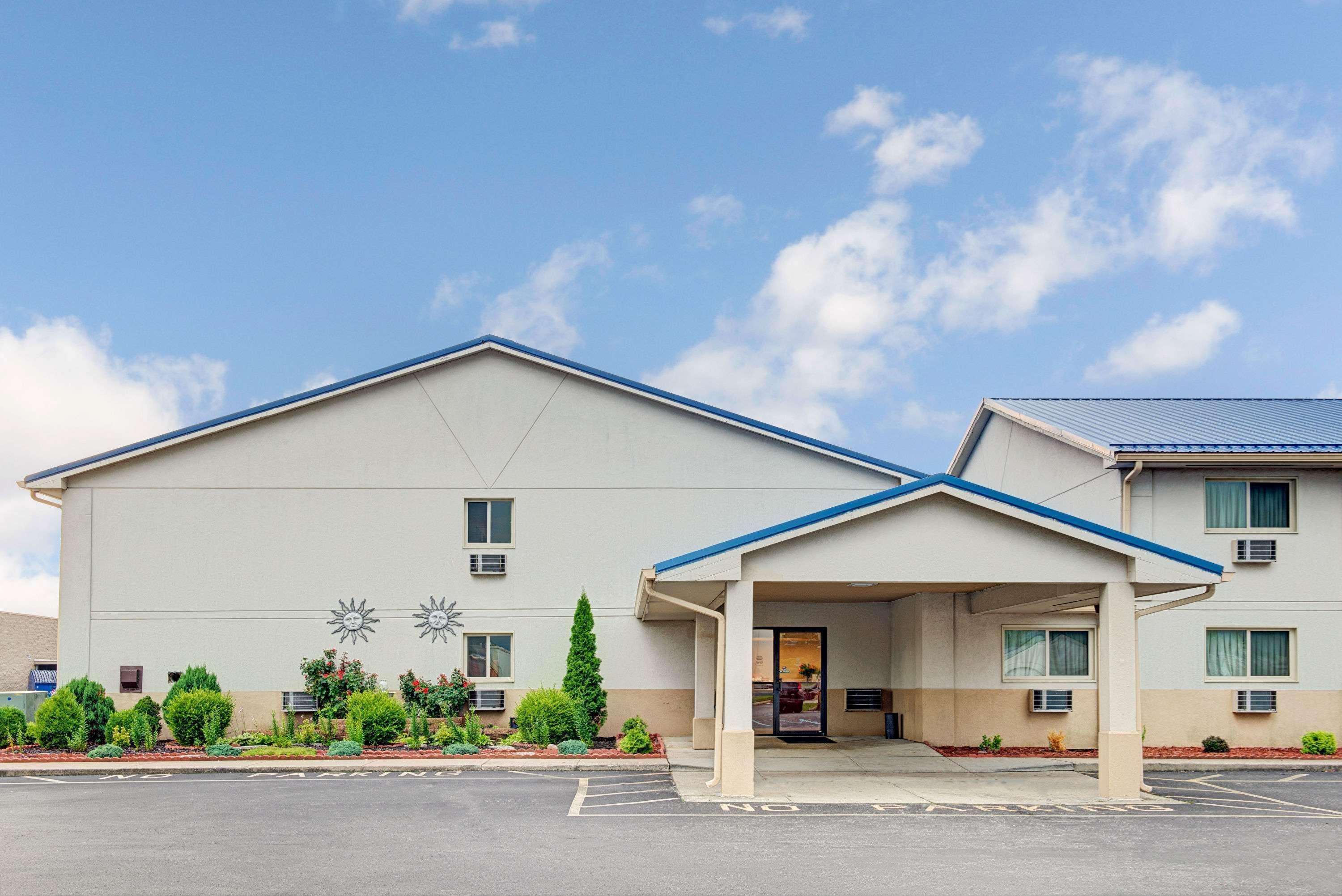 Super 8 By Wyndham Indianapolis Emerson Luaran gambar
