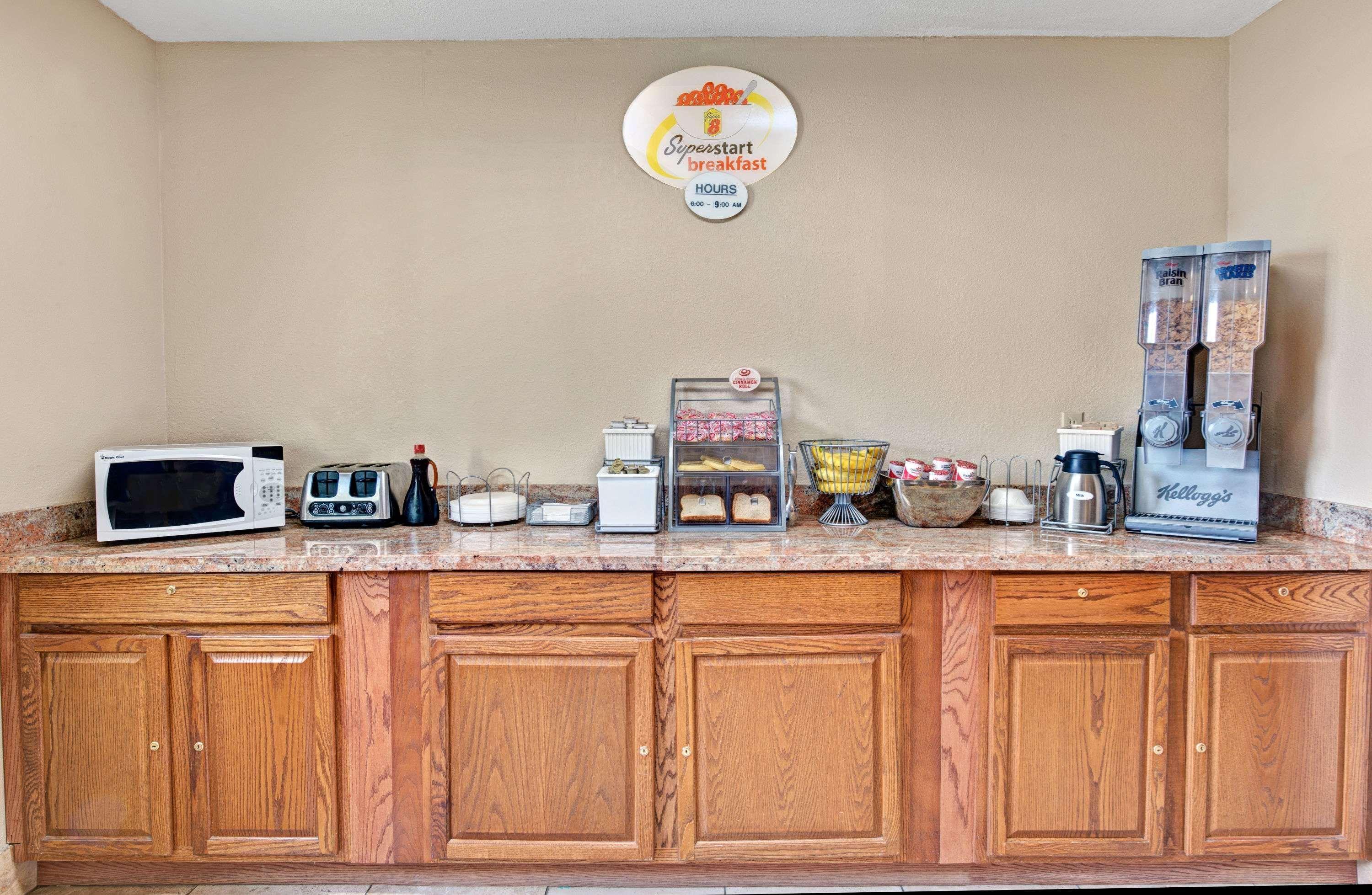 Super 8 By Wyndham Indianapolis Emerson Luaran gambar