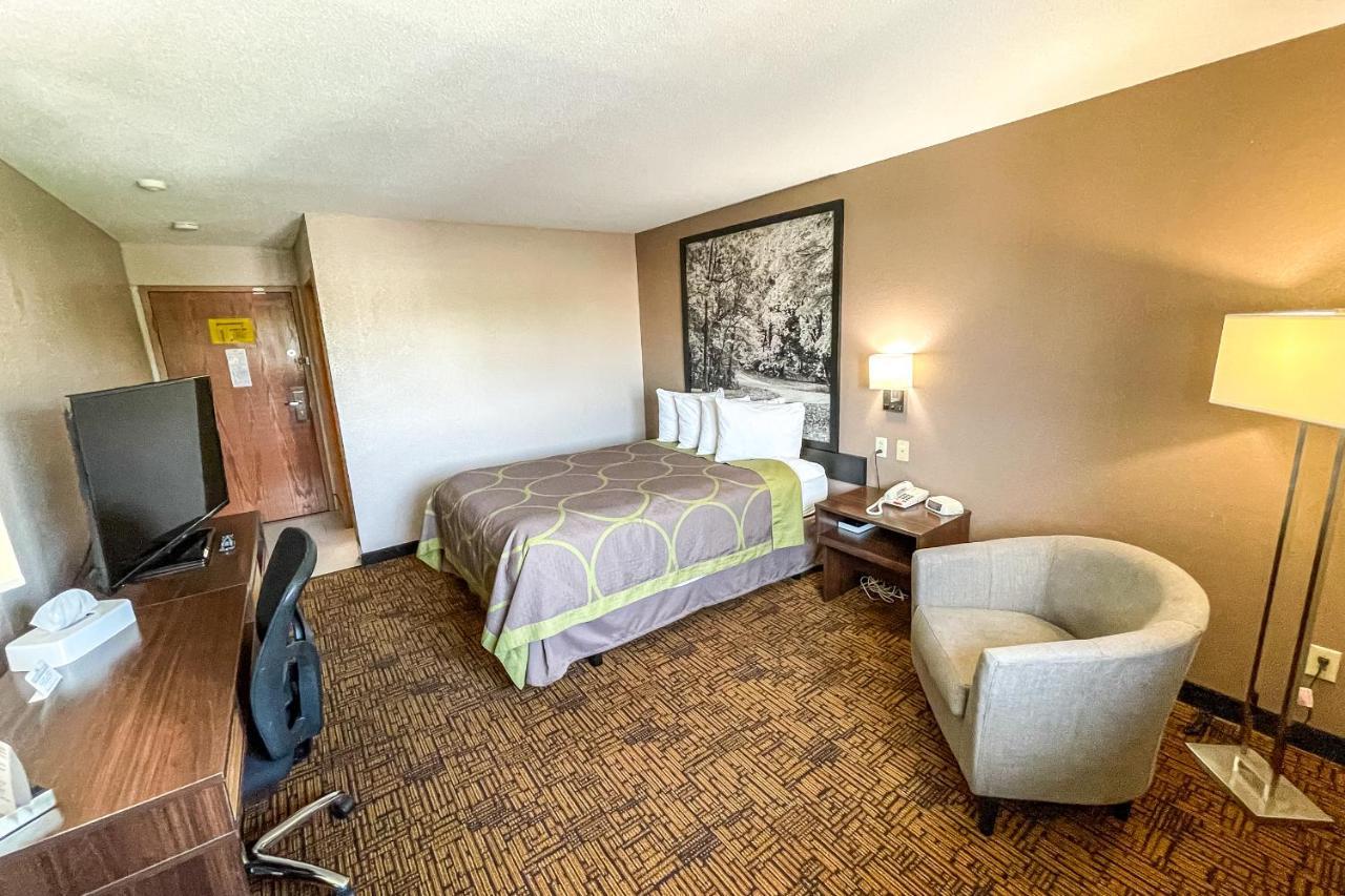 Super 8 By Wyndham Indianapolis Emerson Luaran gambar