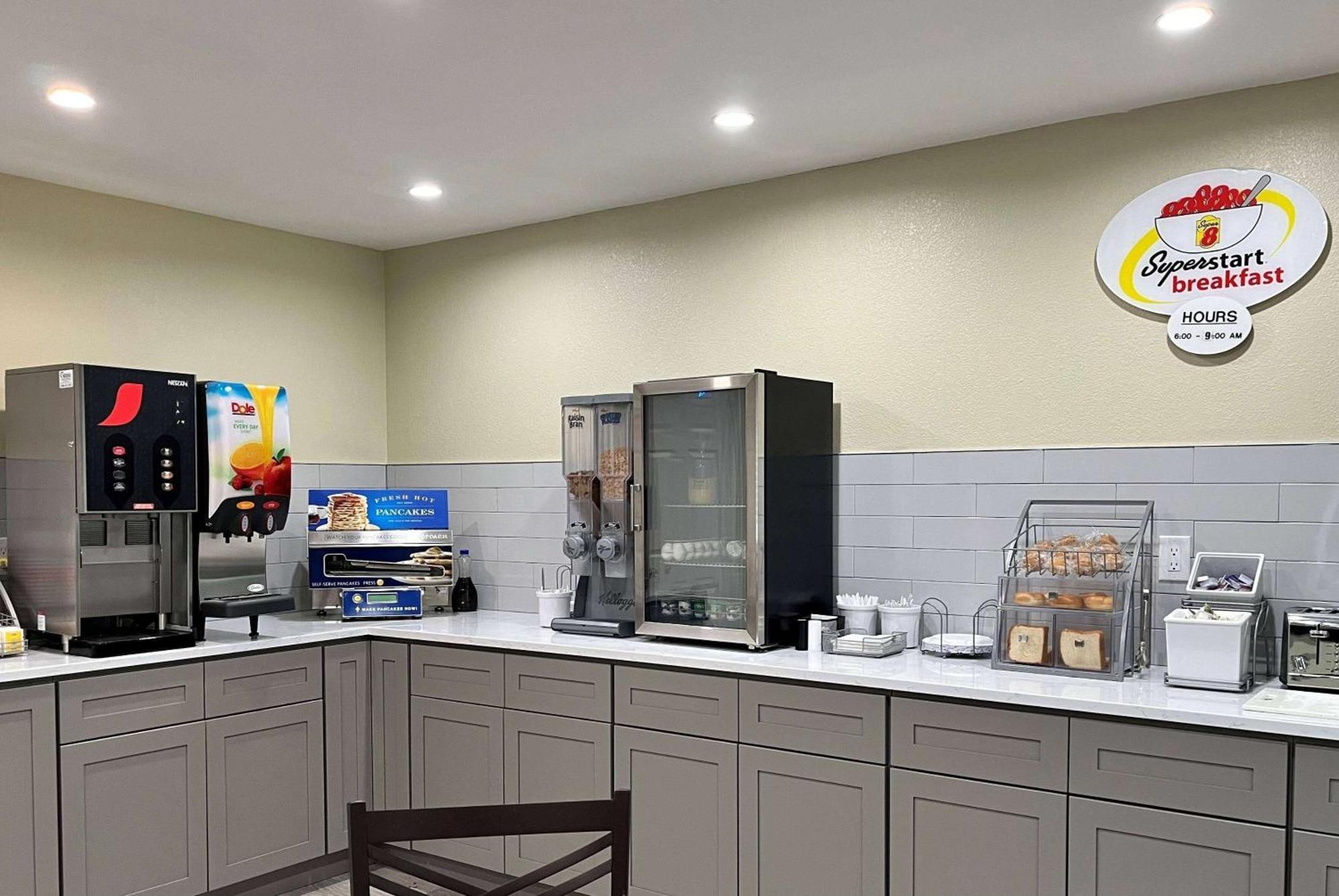 Super 8 By Wyndham Indianapolis Emerson Luaran gambar