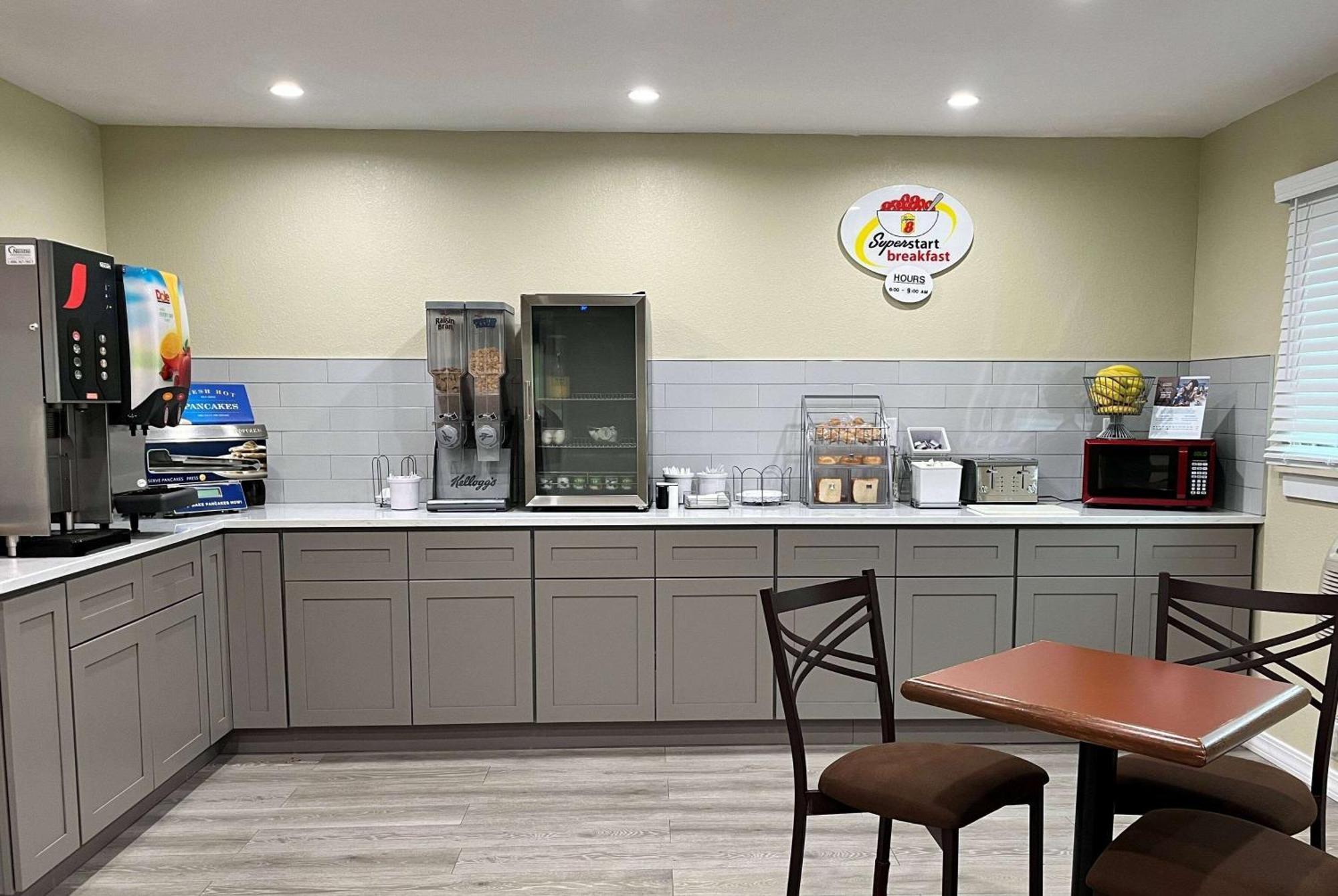 Super 8 By Wyndham Indianapolis Emerson Luaran gambar